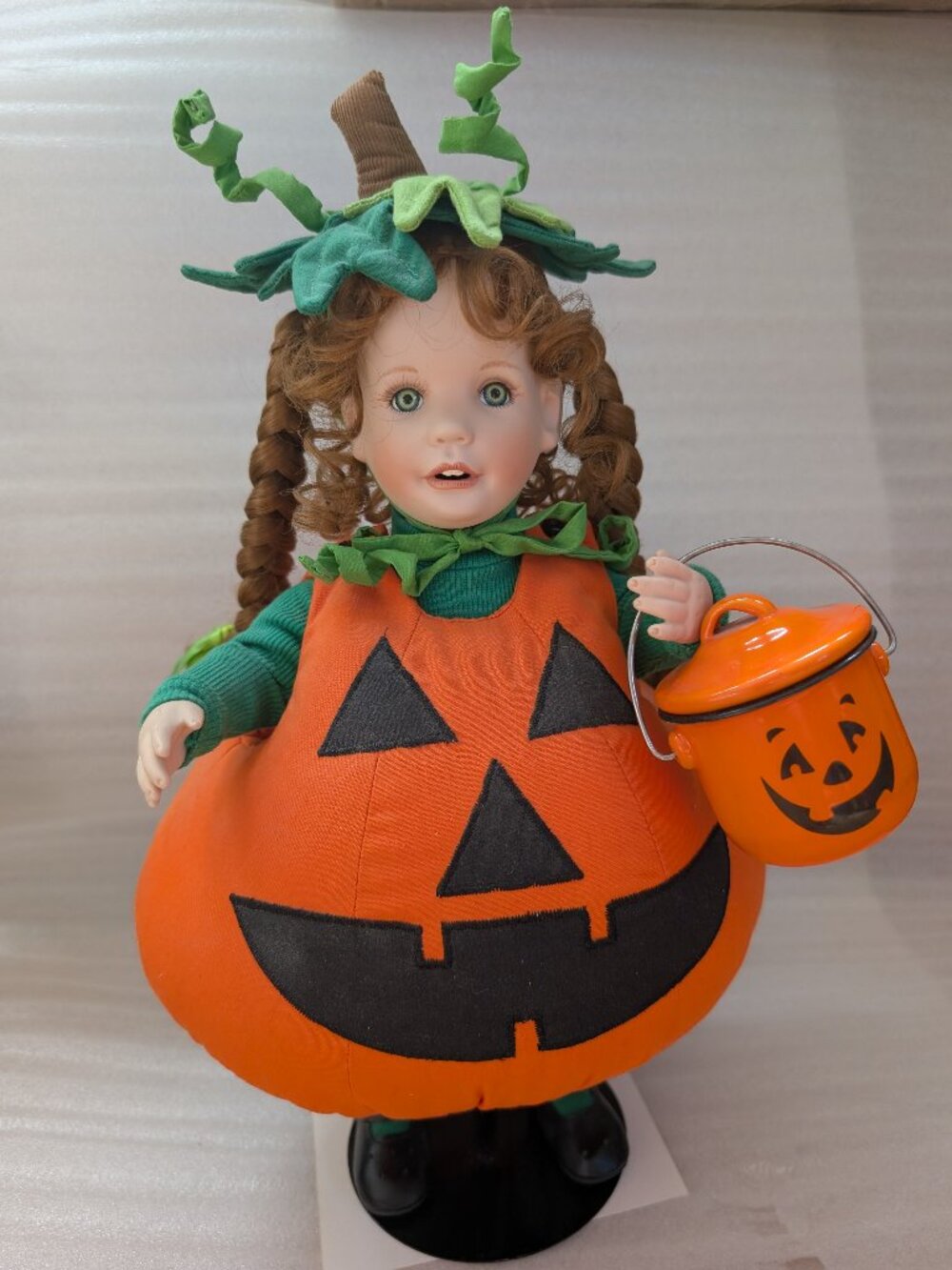 The Hamilton Lil' Pumkin Doll w/ Stand by Laura Cobabe -Vintage 1993 -Halloween
